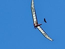 Atos VR im blauen Himmel 