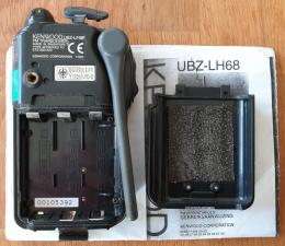 R&uuml;ckansicht - mit offenem Deckel und Batteriefach