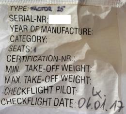Typenschild mit Datum Einfliegen / Inbetriebnahme